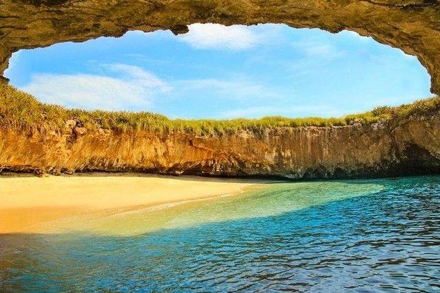 รูปภาพ:http://cdn.tourismontheedge.com/wp-content/uploads/2015/05/hidden-beach-marieta-islands-3.jpg
