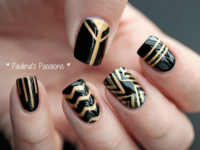 รูปภาพ:http://nailartpicture.net/wp-content/uploads/2016/08/paulinas-passions31dc2013-day-12-black-and-gold-stripes-nail-art-8.jpg