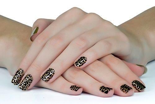 รูปภาพ:http://www.buzzle.com/images/nail-art/nail-designs/gold-black-leopard-print-design.jpg