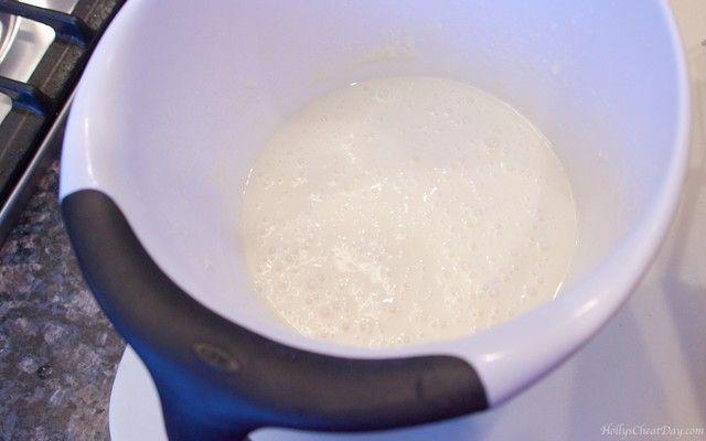 รูปภาพ:http://www.hollyscheatday.com/wp-content/uploads/2016/03/how-to-series-homemade-sweetened-condensed-milk-3-HollysCheatDay.com_-1024x640.jpg