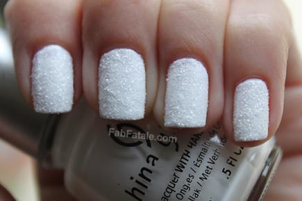 รูปภาพ:http://images.more.mdpcdn.com/sites/more.com/files/styles/slide/public/snowManicureWhiteGlitterNails1.jpg