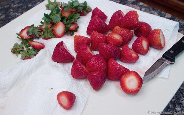 รูปภาพ:http://www.hollyscheatday.com/wp-content/uploads/2016/07/fresh-strawberry-butter-1-HollysCheatDay.com_-1024x640.jpg
