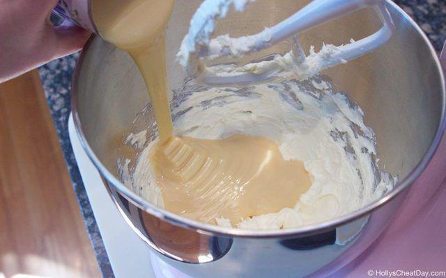 รูปภาพ:http://www.hollyscheatday.com/wp-content/uploads/2016/04/easy-cream-cheese-pie-2-HollysCheatDay.com_-1024x640.jpg