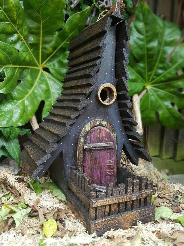 รูปภาพ:http://static.boredpanda.com/blog/wp-content/uploads/2016/10/Magical-birdhouses-from-Little-Lodgings-5817362faddc6__700.jpg