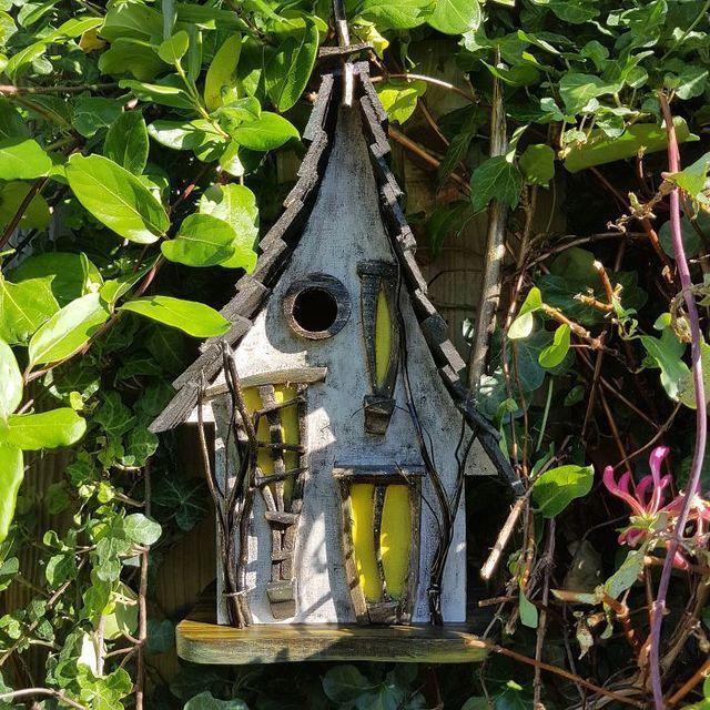 รูปภาพ:http://static.boredpanda.com/blog/wp-content/uploads/2016/10/Magical-birdhouses-from-Little-Lodgings-581735c37b782__700.jpg