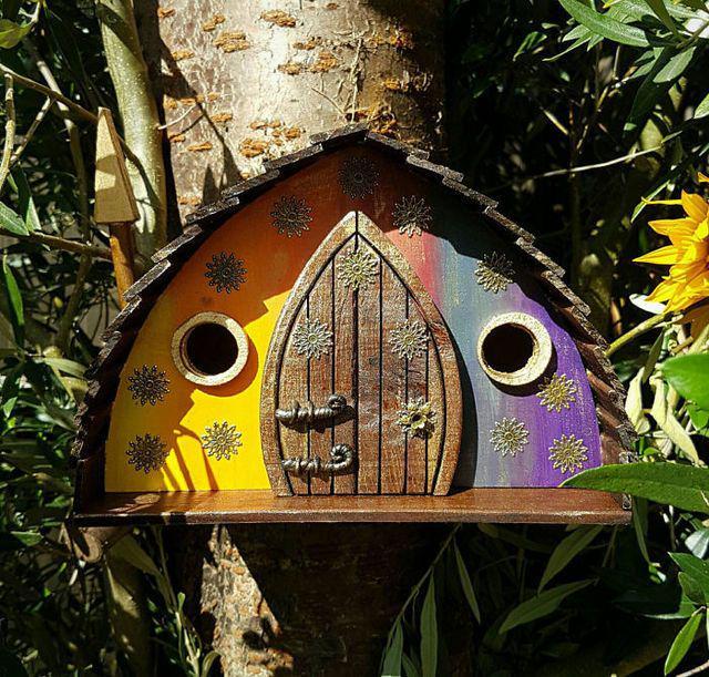 รูปภาพ:http://static.boredpanda.com/blog/wp-content/uploads/2016/10/Magical-birdhouses-from-Little-Lodgings-5817364b2de7c__700.jpg