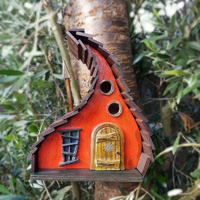 รูปภาพ:http://static.boredpanda.com/blog/wp-content/uploads/2016/10/Magical-birdhouses-from-Little-Lodgings-5817362152c3f__700.jpg