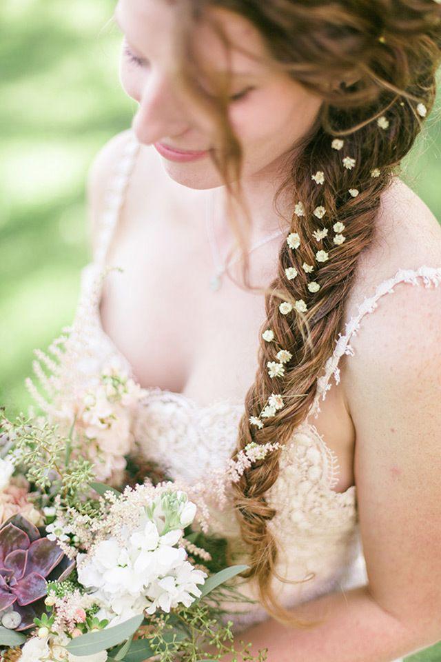รูปภาพ:http://hairstylehub.com/wp-content/uploads/2016/07/Fishtail-Braid-With-Flowers.jpg