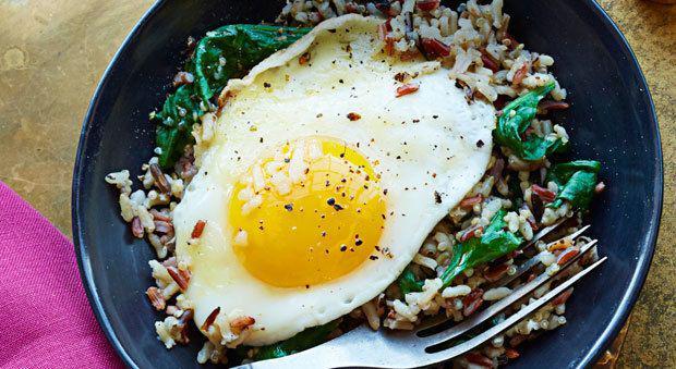 รูปภาพ:http://ghk.h-cdn.co/assets/cm/15/11/54fe86381f391-ghk-jan-recipes-wild-rice-spinach-egg-bowl-ghk0115-de.jpg