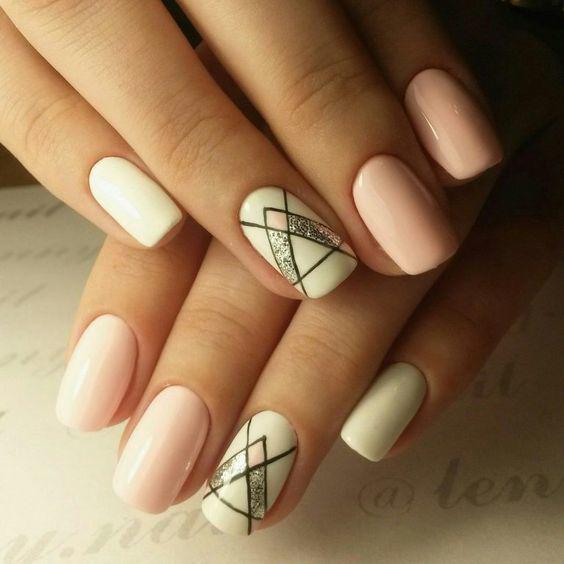 รูปภาพ:http://www.prettydesigns.com/wp-content/uploads/2016/08/Pink-and-White-Nails-with-Glitter-and-Stripes.jpg