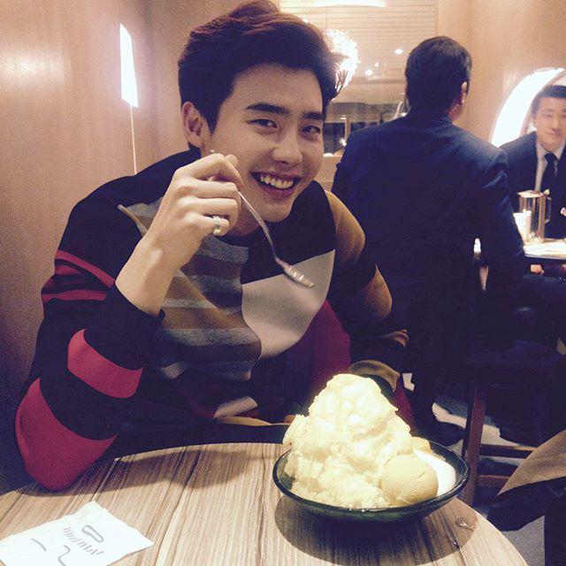 รูปภาพ:https://www.instagram.com/p/BEL0LTayjbD/?taken-by=jongsuk0206