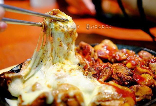 รูปภาพ:http://1.bp.blogspot.com/-WyIa2XXtOpQ/VASenwgJsOI/AAAAAAAAKKk/oIfUtgZ84qo/s1600/Cheese-Chili-Chicken.jpg