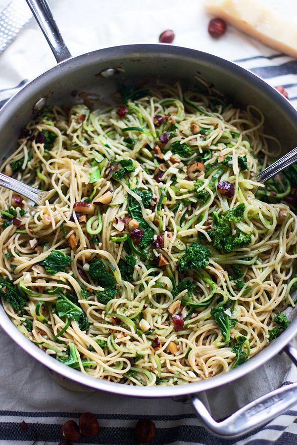 รูปภาพ:http://www.cookingforkeeps.com/wp-content/uploads/2015/11/Whole-Wheat-and-Zucchini-Spaghetti-with-Brown-Butter-Hazelnuts-and-Kale-2.jpg