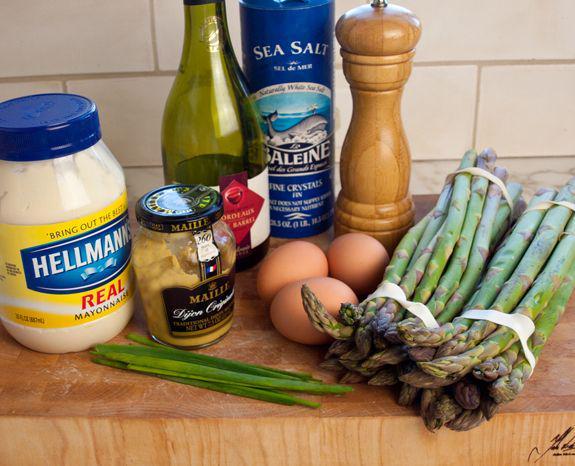 รูปภาพ:http://www.onceuponachef.com/images/2012/03/asparagus-egg-salad-ingredients.jpg