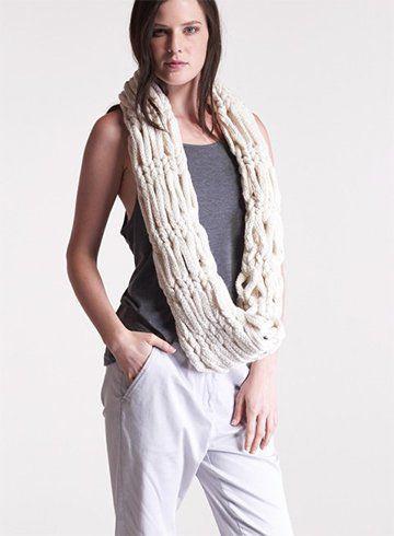 รูปภาพ:http://www.fashionlady.in/wp-content/uploads/2015/12/ways-to-tie-an-infinity-scarf.jpg