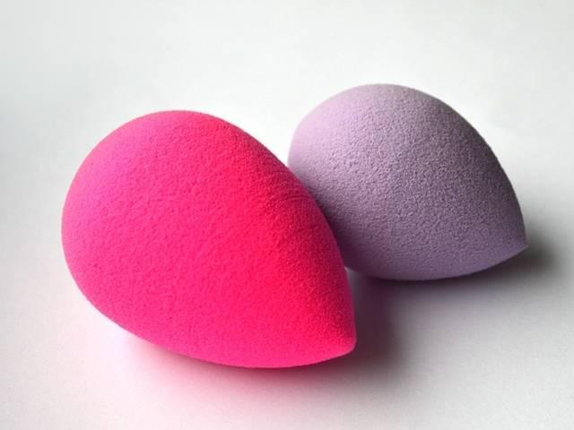 รูปภาพ:http://www.kissandmakeupsbeautyblog.com/wp-content/uploads/2013/11/battle-the-real-beauty-blender-versus-a-cheap-foundations-sponge-from-bornpretty-2.jpg