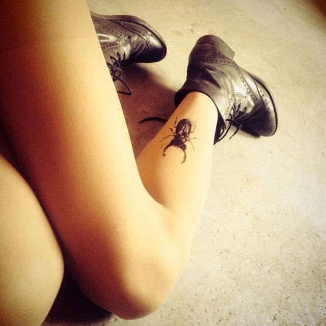 รูปภาพ:http://static.boredpanda.com/blog/wp-content/uploads/2016/11/tattoo-tights-tatul-18-5820399c04c21__700.jpg