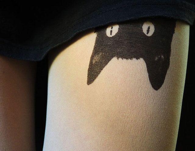 รูปภาพ:http://static.boredpanda.com/blog/wp-content/uploads/2016/11/tattoo-tights-tatul-69-582042e305183__700.jpg