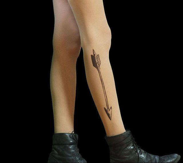 รูปภาพ:http://static.boredpanda.com/blog/wp-content/uploads/2016/11/tattoo-tights-tatul-60-582039e8c798f__700.jpg