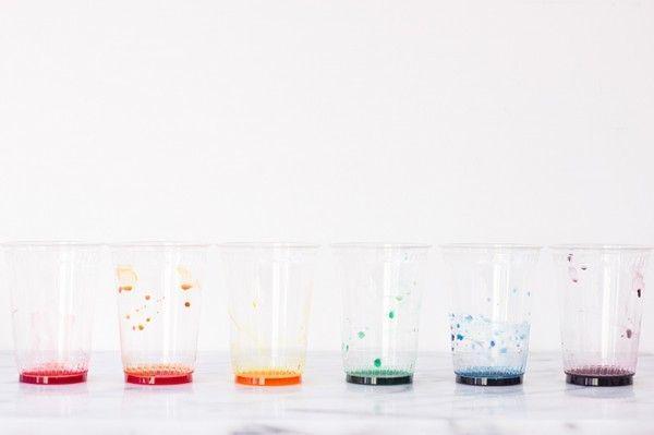 รูปภาพ:http://studiodiy.wpengine.com/wp-content/uploads/2014/03/DIY-Rainbow-Marshmallow-Drink-Stirrers8-600x399.jpg