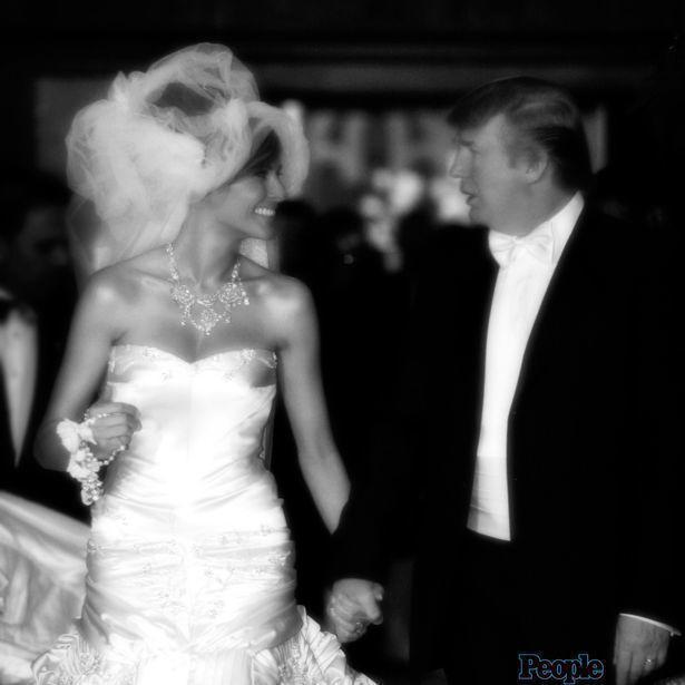 รูปภาพ:http://i2.mirror.co.uk/incoming/article9224702.ece/ALTERNATES/s615b/Melania-Trump-Donald-Trump-Wedding-Day.jpg