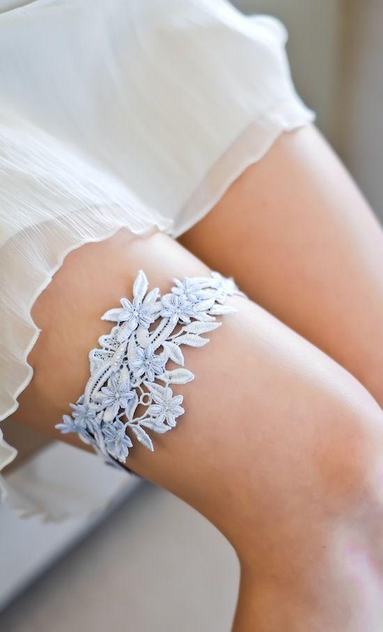 รูปภาพ:http://www.percyhandmade.com/wp-content/uploads/2013/07/DAPHNE-lace-bridal-garter_powder-blue-by-Percy-Handmade.jpg