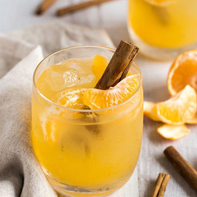 ภาพประกอบบทความ 'Clementine Whiskey Smash' ค็อกเทลสูตรเด็ด ดื่มฟินถึงใจ