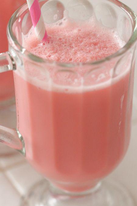 รูปภาพ:http://picky-palate.com/wp-content/uploads/2013/07/Frozen-Strawberry-Milk-Slushy-10.jpg