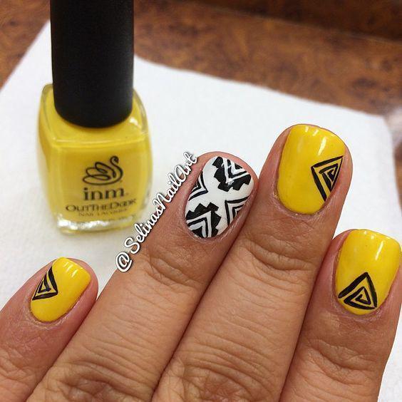 รูปภาพ:http://www.prettydesigns.com/wp-content/uploads/2016/11/Mustard-Nails-with-Triangles.jpg