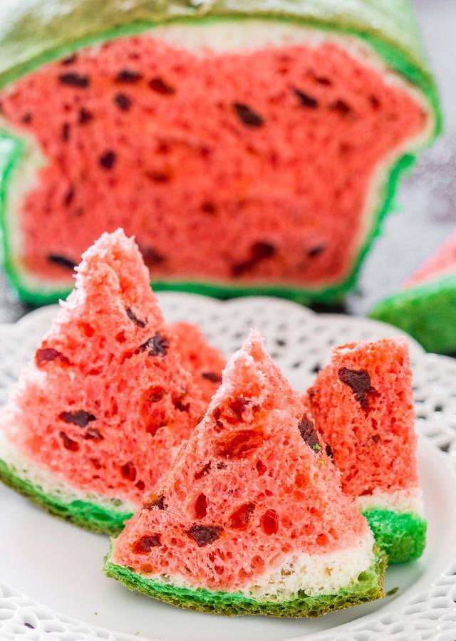 รูปภาพ:http://www.jocooks.com/wp-content/uploads/2015/03/watermelon-look-alike-raisin-bread.jpg