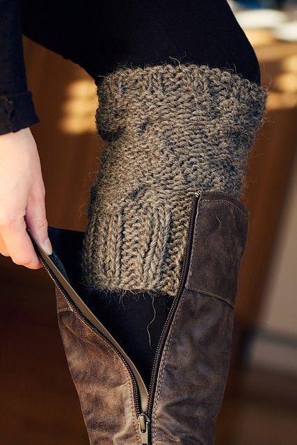 รูปภาพ:http://www.listotic.com/wp-content/uploads/2014/01/11-Cut-part-of-the-arm-off-of-an-old-sweater-to-make-boot-warmers-31-Clothing-Tips-Every-Girl-Should-Know-old-sweater.jpg