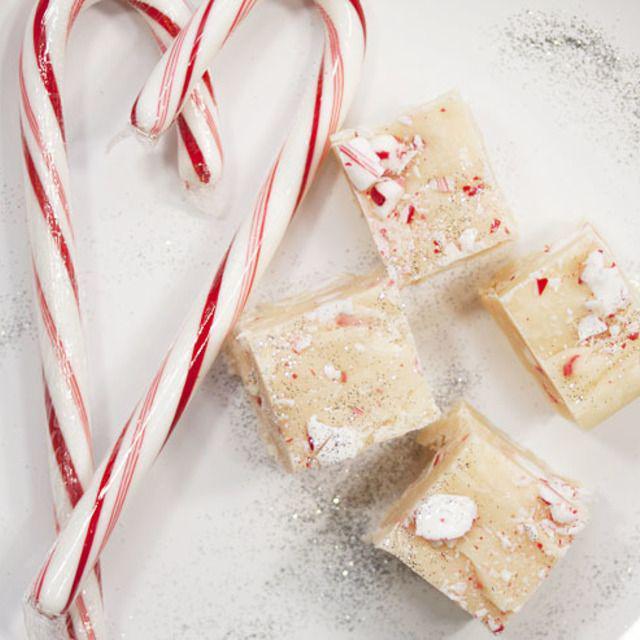 ภาพประกอบบทความ 'White Chocolate Peppermint Marshmallow Fudge' ขนมอร่อย หวานหอมกลิ่นเปปเปอร์มินต์