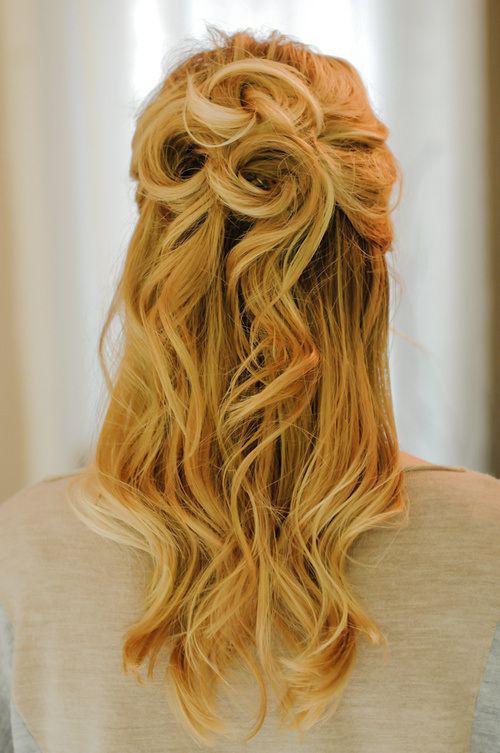 รูปภาพ:http://hairstylehub.com/wp-content/uploads/2016/07/Three-Rosette-Style.jpg