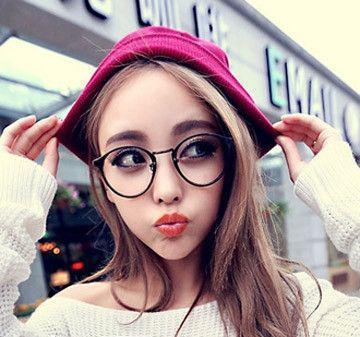รูปภาพ:http://buy-glasses.jp/image/catalog/megane-girl-hairstyle2.jpg