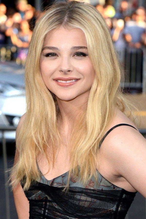 รูปภาพ:http://assets.instyle.co.uk/instyle/live/styles/article_landscape_600_wide/s3/galleries/13/04/ChloeGraceMoretz-If-I-Stay-film-premiere.jpg?itok=7m6cD6So