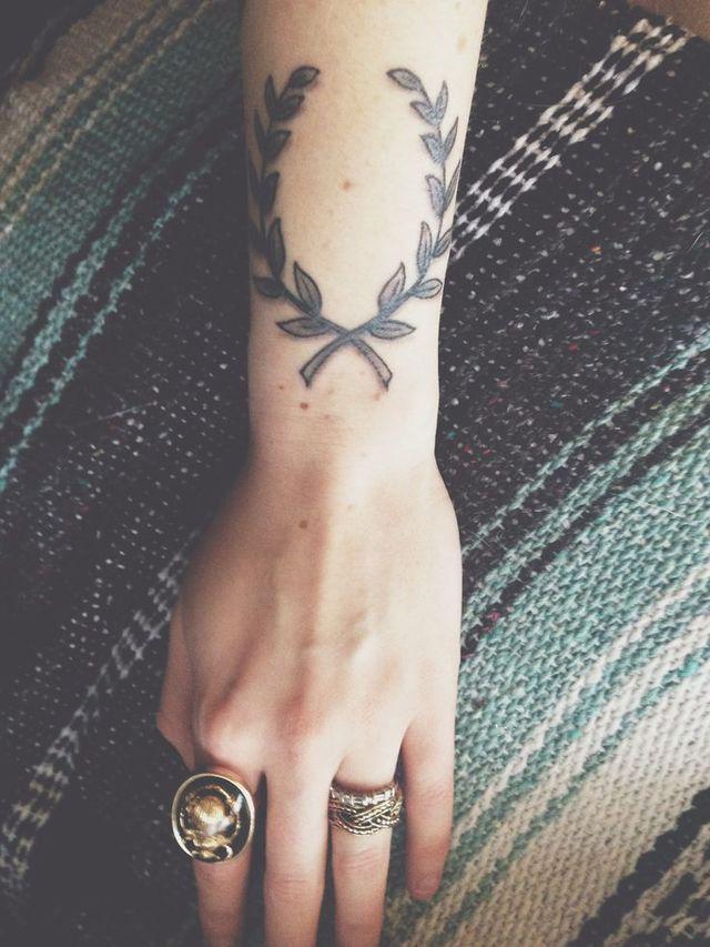 รูปภาพ:http://create-tattoos.com/wp-content/uploads/2015/09/simple-branch-tattoo-olive.jpg