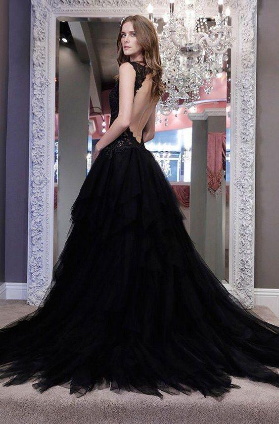 รูปภาพ:http://www.himisspuff.com/wp-content/uploads/2016/03/Sophisticated-Winnie-Couture-Wedding-Dresses-2016.jpg