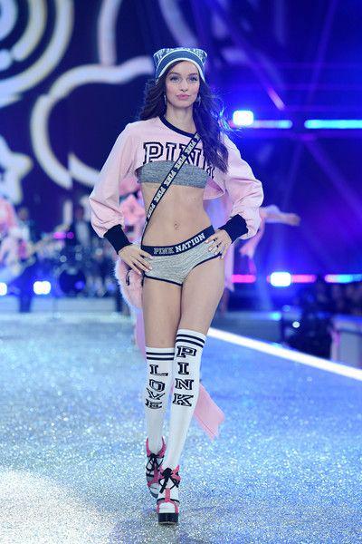 รูปภาพ:http://www3.pictures.zimbio.com/gi/2016+Victoria+Secret+Fashion+Show+Paris+Show+DQCaGduTBbll.jpg