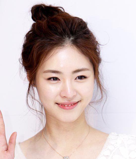 รูปภาพ:http://3.bp.blogspot.com/-NfShJRmslB8/VqTJ_9D_NRI/AAAAAAAADTs/vVTDUkFMg_o/s1600/Pretty-Korean-Messy-Bun-Hairstyle.jpg