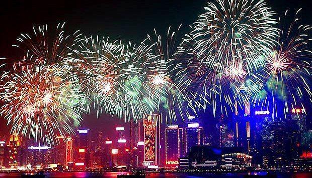 รูปภาพ:http://chinesenewyearblog.com/wp-content/uploads/2014/01/hongkong-cny-fireworks.jpg