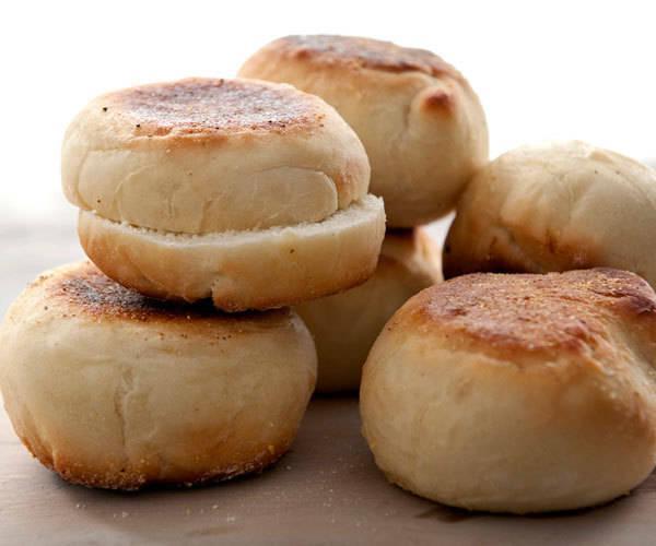 รูปภาพ:http://www.finecooking.com/cms/uploadedimages/Images/Cooking/Articles/Web_Only/Leader-English-Muffins_xlg.jpg