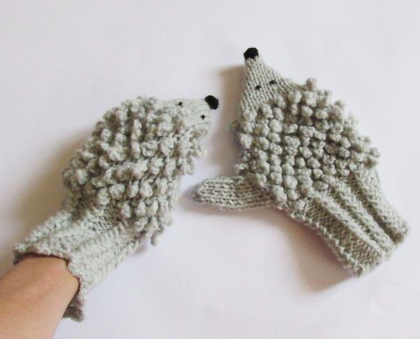 รูปภาพ:http://static.boredpanda.com/blog/wp-content/uploads/2016/11/winter-knit-gift-ideas-keep-warm-hats-mittens-slippers-2-58259dd1d1bb9__605.jpg
