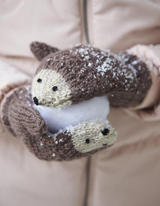รูปภาพ:http://static.boredpanda.com/blog/wp-content/uploads/2016/11/winter-knit-gift-ideas-keep-warm-hats-mittens-slippers-54-58259e5147cb8__605.jpg