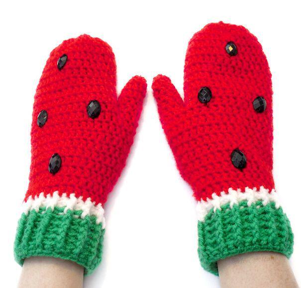 รูปภาพ:http://static.boredpanda.com/blog/wp-content/uploads/2016/11/winter-knit-gift-ideas-keep-warm-hats-mittens-slippers-26-58259e05eef32__605.jpg