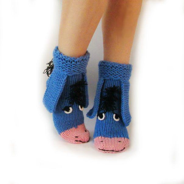 รูปภาพ:http://static.boredpanda.com/blog/wp-content/uploads/2016/11/winter-knit-gift-ideas-keep-warm-hats-mittens-slippers-53-58259e4f80d2d__605.jpg