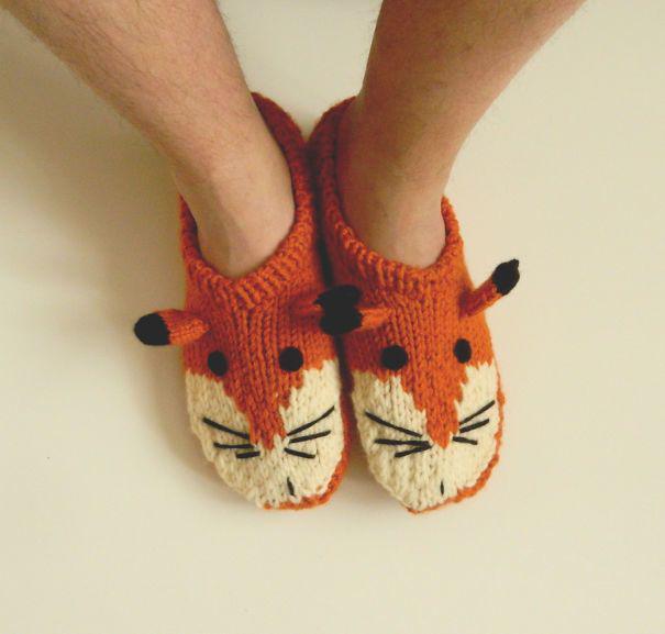 รูปภาพ:http://static.boredpanda.com/blog/wp-content/uploads/2016/11/winter-knit-gift-ideas-keep-warm-hats-mittens-slippers-37-58259e1f7fdc8__605.jpg