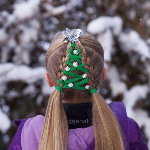รูปภาพ:http://static.boredpanda.com/blog/wp-content/uploads/2016/12/creative-christmas-hairstyles-56-58468d5599ac1__605.jpg