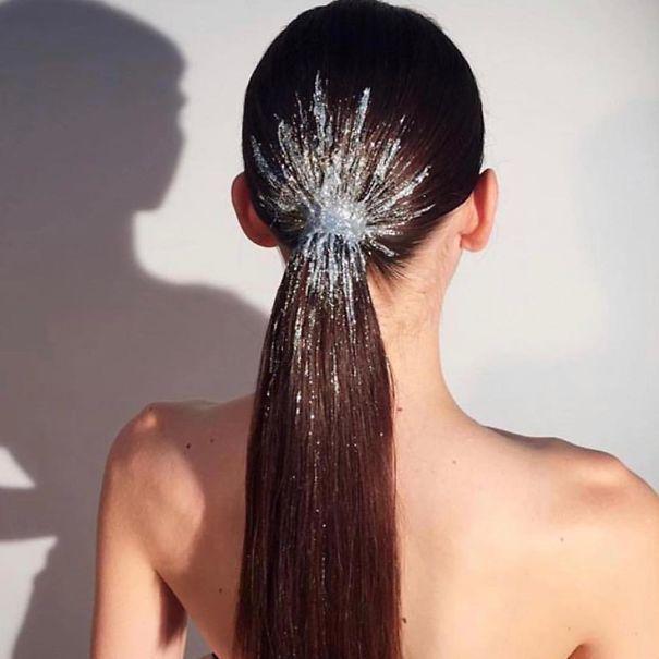 รูปภาพ:http://static.boredpanda.com/blog/wp-content/uploads/2016/12/creative-christmas-hairstyles-63-58468d699357f__605.jpg