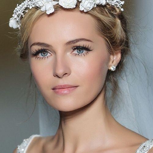 รูปภาพ:http://www.arabiaweddings.com/sites/default/files/styles/max980/public/albums/2015/10/28/natural_makeup_look_bride.jpg?itok=7aoNYjF2