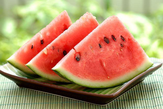 รูปภาพ:http://cdn.rosannadavisonnutrition.com/wp-content/uploads/2016/03/Watermelon-slices1.jpg